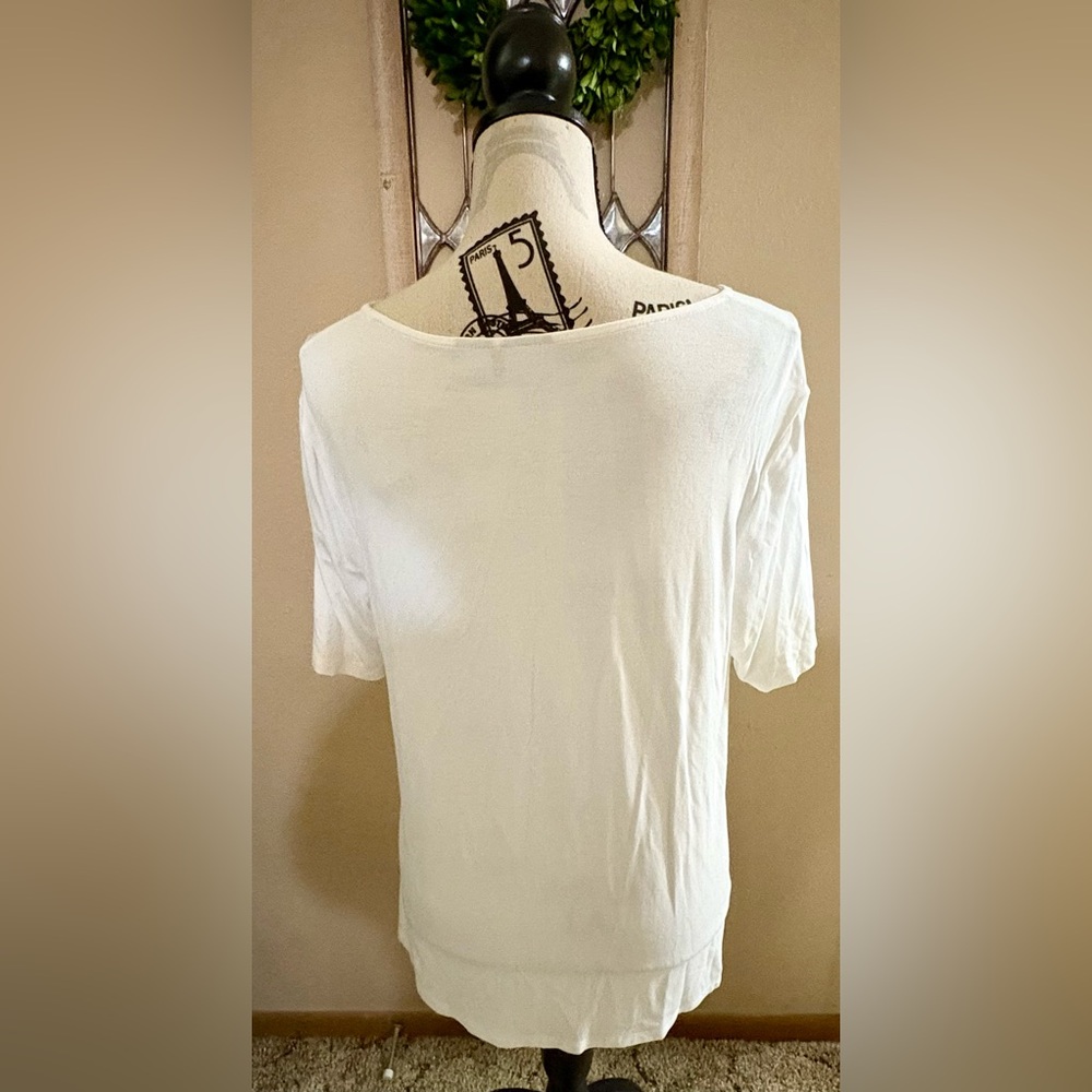 Chico’s size 1 (medium) short sleeve tee, EUC - Picture 2 of 5